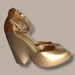 Jump Gold Peep Toe Wedge Jellies Sz 8